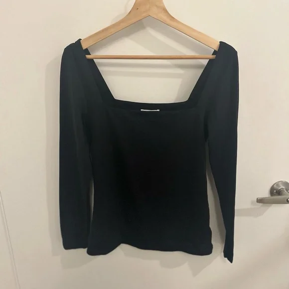 Black top - Picture 5 of 5